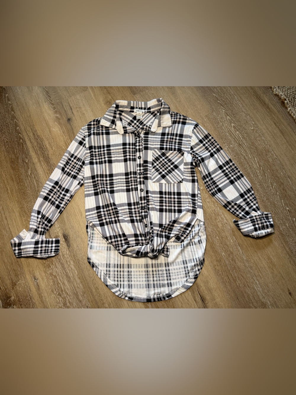 Rue21 Womenâs Black and White Plaid Button-Down Shirt Y2K Flannel Style Size XS